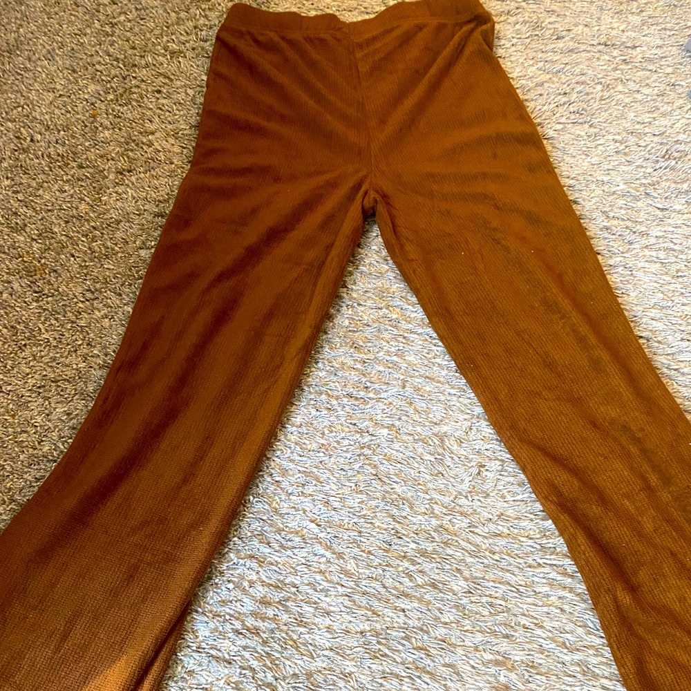 flared leggings, small, runs small, tight, great condition, worn once.